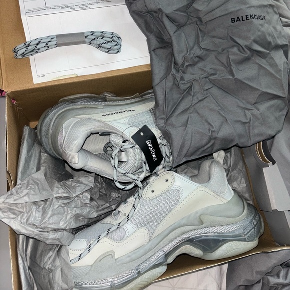 Selling my Balenciagas don’t wear them that much anymore need more room - Picture 2 of 6